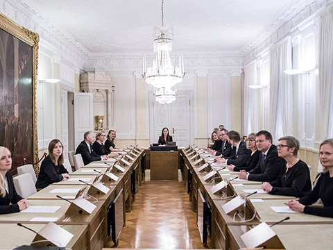 Lisää tietoa, kuinka hallitus sopii uudesta lakiesityksestä.