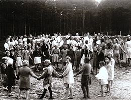 Mer information om hur kriget försvårade skolgången.