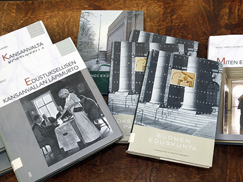 Mer information om litteratur om riksdagen.