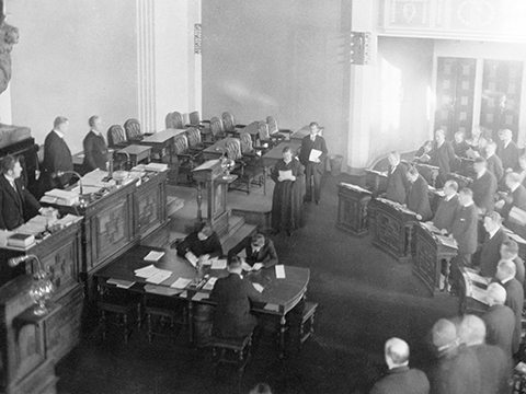 Lisää tietoa hallitusneuvotteluiden historiasta.