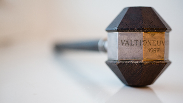 Puheenjohtajan nuija valtioneuvostosta.