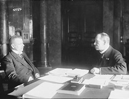 Mer information om grunderna för monarki och republik.