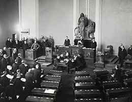 Mer information om den republikanska regeringsformen.