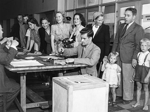 Lue lisää ennenaikaisista eduskuntavaaleista.