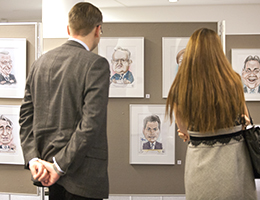 Lisää tietoa kirjaston näyttelyistä.