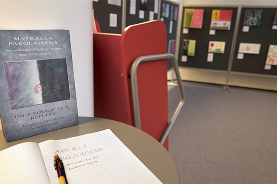 Matkalla pakolaisena -näyttelyn kuva 